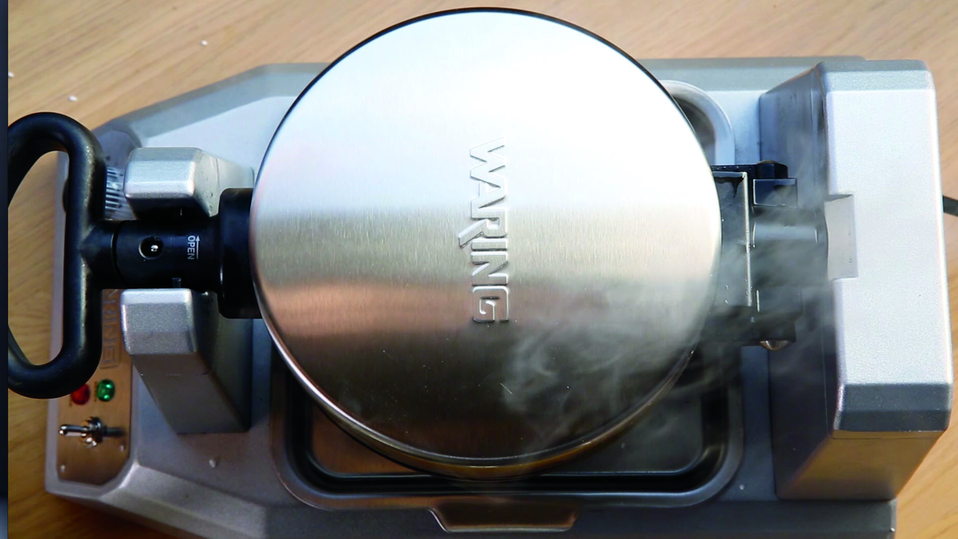 Single Belgian Waffle Maker – 120V 1200W